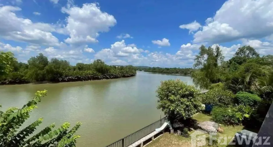 For sale 5 bedrooms house in Mueang Surat Thani, Surat Thani
