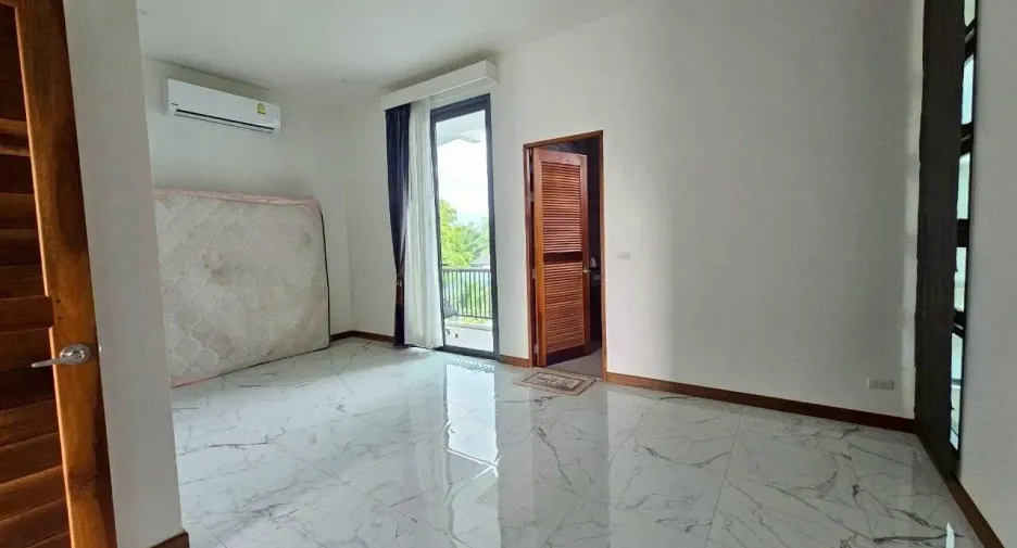 For sale 5 bedrooms house in Mueang Surat Thani, Surat Thani
