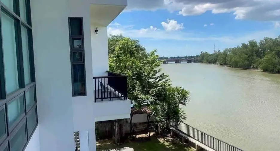 For sale 5 bedrooms house in Mueang Surat Thani, Surat Thani