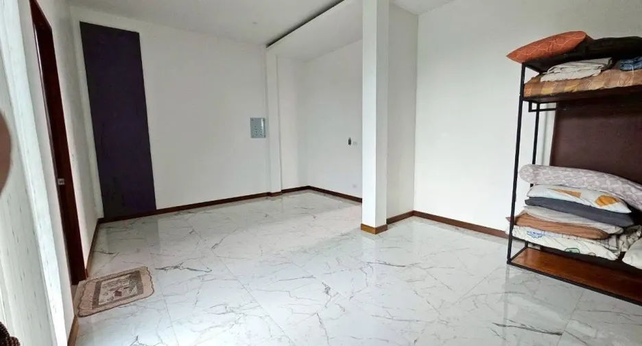 For sale 5 bedrooms house in Mueang Surat Thani, Surat Thani