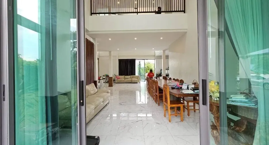 For sale 5 bedrooms house in Mueang Surat Thani, Surat Thani