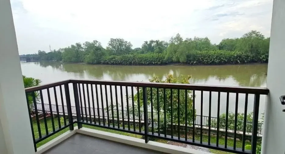 For sale 5 bedrooms house in Mueang Surat Thani, Surat Thani