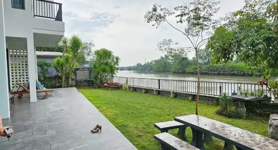 For sale 5 bedrooms house in Mueang Surat Thani, Surat Thani