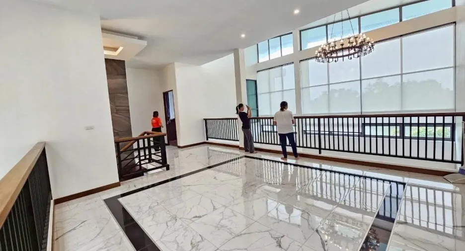 For sale 5 bedrooms house in Mueang Surat Thani, Surat Thani