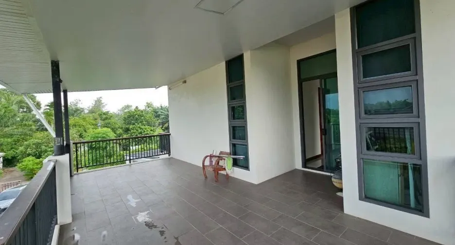 For sale 5 bedrooms house in Mueang Surat Thani, Surat Thani