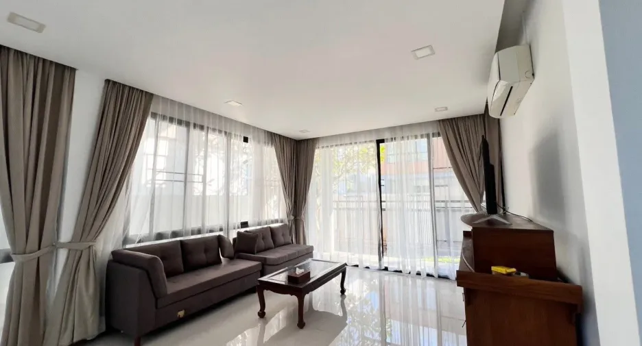 For rent 5 bedrooms villa in Mueang Chiang Mai, Chiang Mai