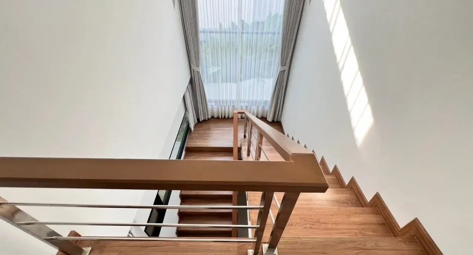 For rent 5 bedrooms villa in Mueang Chiang Mai, Chiang Mai