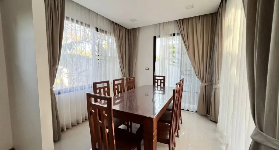 For rent 5 bedrooms villa in Mueang Chiang Mai, Chiang Mai