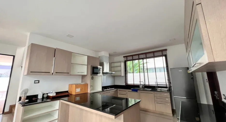 For rent 5 bedrooms villa in Mueang Chiang Mai, Chiang Mai