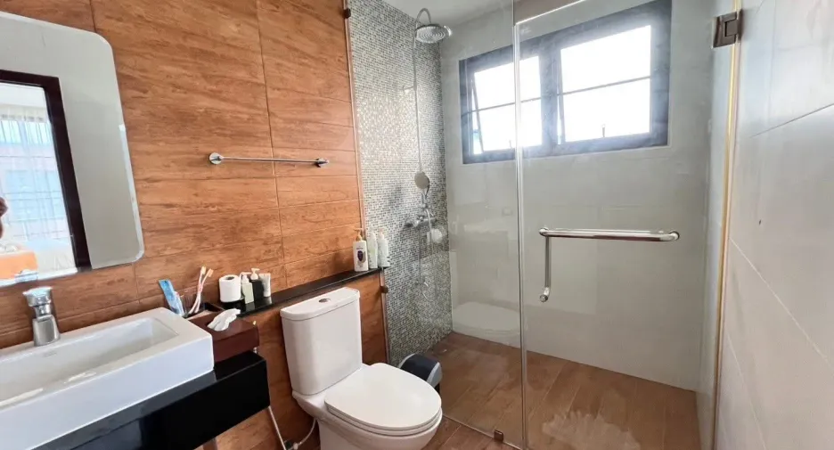 For rent 5 bedrooms villa in Mueang Chiang Mai, Chiang Mai