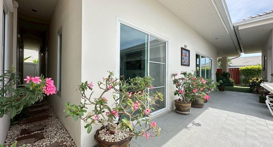 For sale 6 bedrooms villa in Hua Hin, Prachuap Khiri Khan