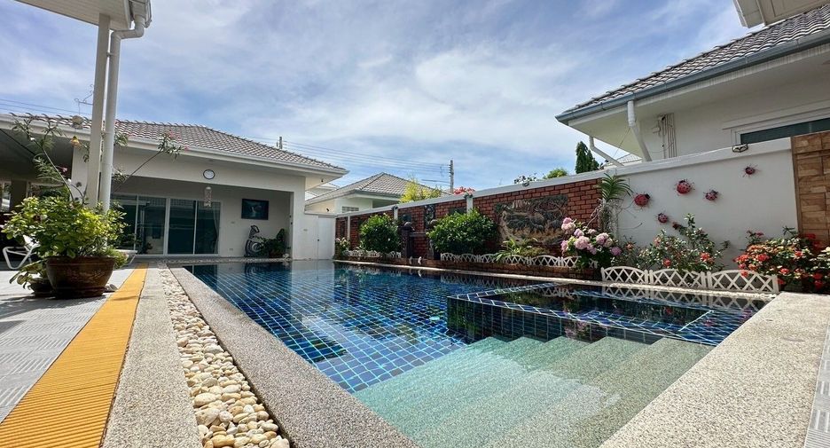 For sale 6 bedrooms villa in Hua Hin, Prachuap Khiri Khan