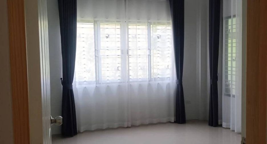 For rent 3 bedrooms house in San Kamphaeng, Chiang Mai