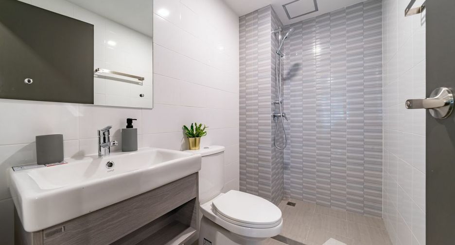 For sale 1 bed condo in Mueang Samut Prakan, Samut Prakan
