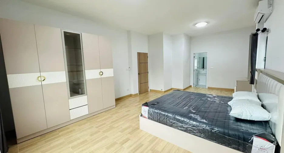 For rent 3 bedrooms house in Saraphi, Chiang Mai