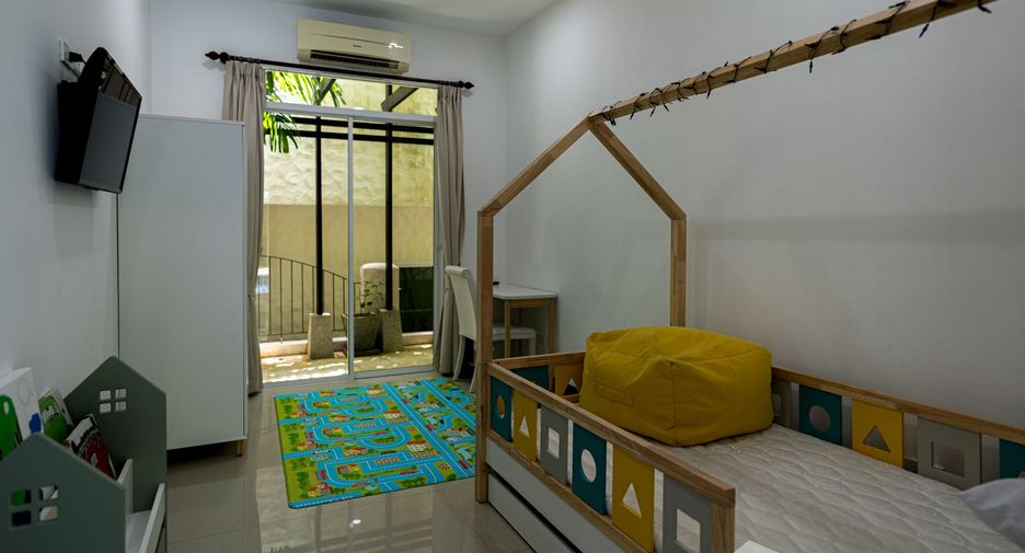 For rent 4 bedrooms villa in Mueang Phuket, Phuket