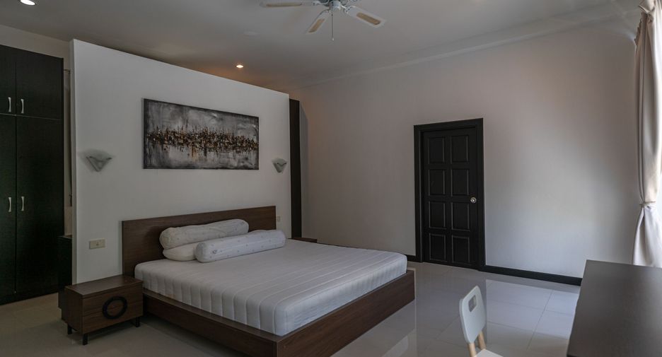 For rent 4 bedrooms villa in Mueang Phuket, Phuket
