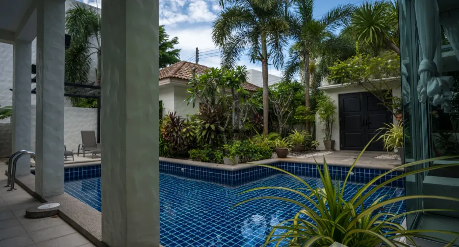 For rent 4 bedrooms villa in Mueang Phuket, Phuket