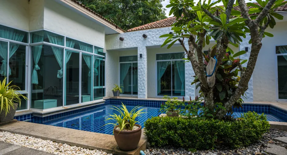 For rent 4 bedrooms villa in Mueang Phuket, Phuket