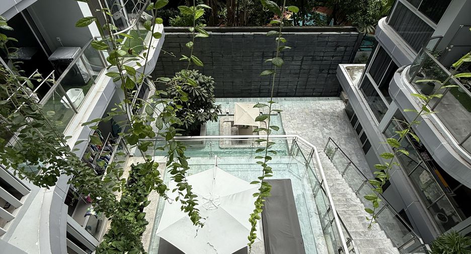 For sale and for rent 2 bedrooms condo in Watthana, Bangkok