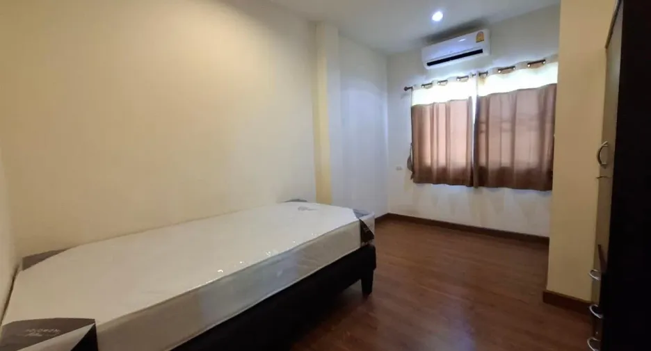 For rent 4 bedrooms house in San Sai, Chiang Mai
