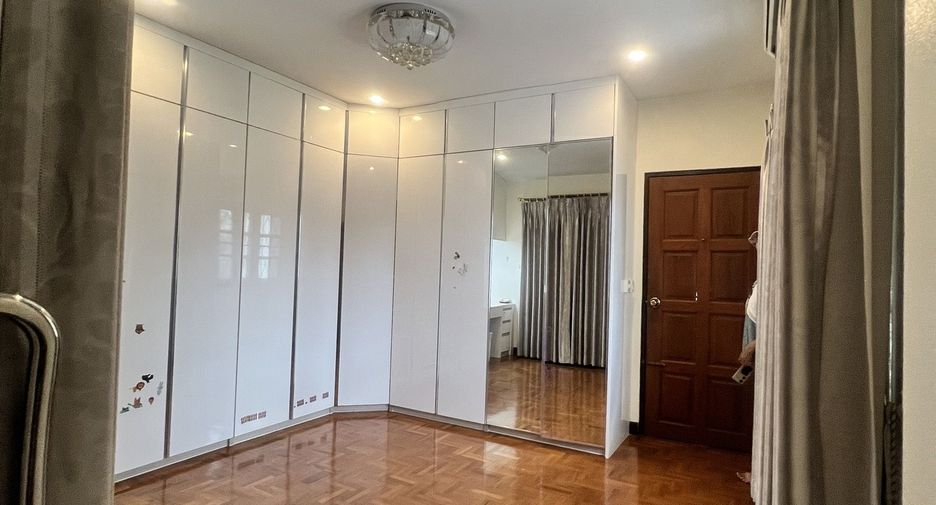 For sale and for rent 5 bedrooms house in Mueang Chiang Mai, Chiang Mai