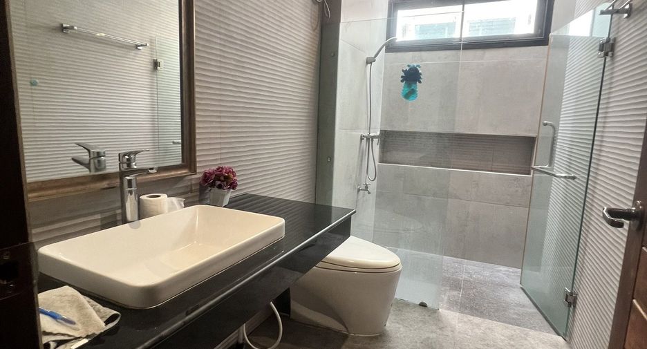 For sale and for rent 5 bedrooms house in Mueang Chiang Mai, Chiang Mai