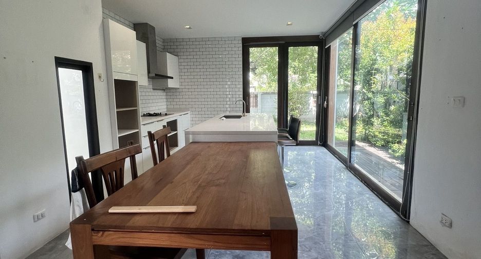 For sale and for rent 5 bedrooms house in Mueang Chiang Mai, Chiang Mai