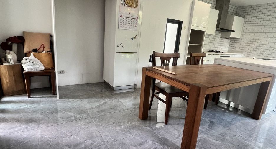 For sale and for rent 5 bedrooms house in Mueang Chiang Mai, Chiang Mai