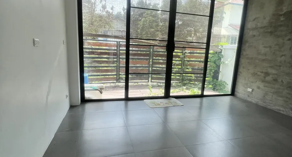 For sale and for rent 5 bedrooms house in Mueang Chiang Mai, Chiang Mai