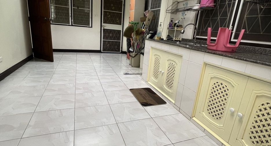 For sale and for rent 5 bedrooms house in Mueang Chiang Mai, Chiang Mai
