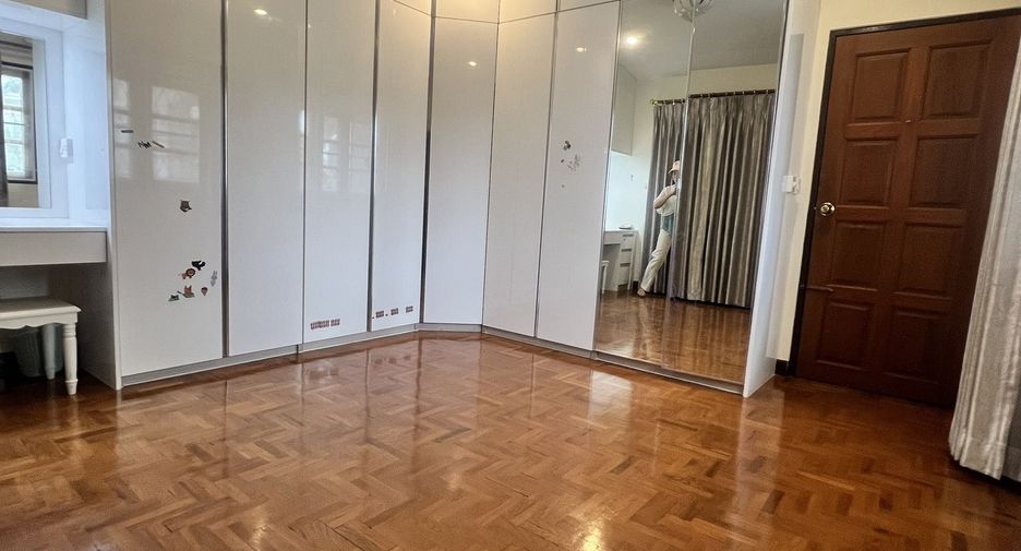 For sale and for rent 5 bedrooms house in Mueang Chiang Mai, Chiang Mai