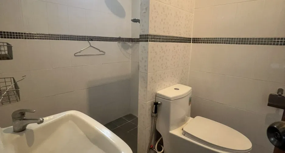 For sale and for rent 5 bedrooms house in Mueang Chiang Mai, Chiang Mai