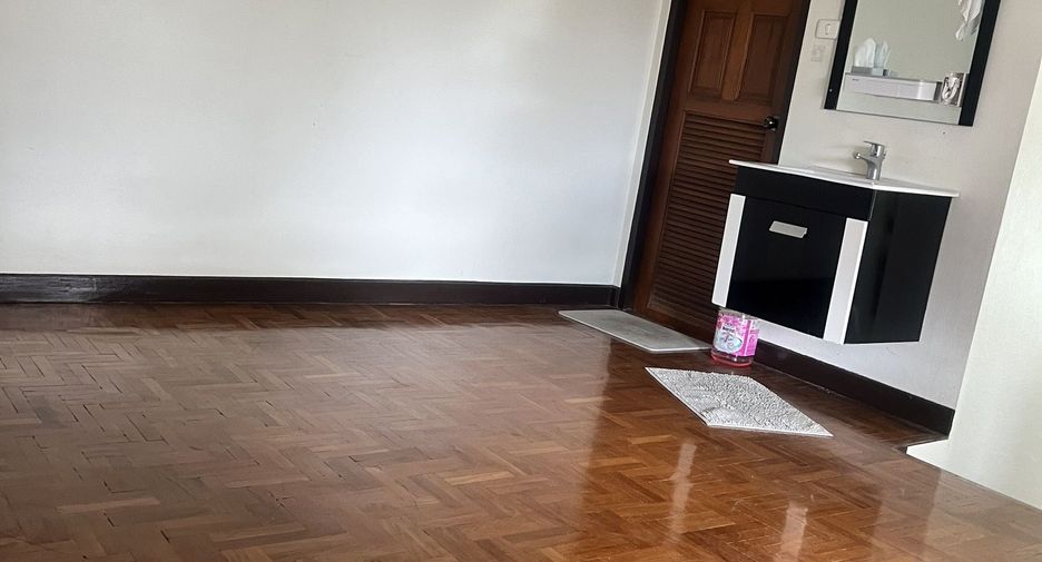 For sale and for rent 5 bedrooms house in Mueang Chiang Mai, Chiang Mai