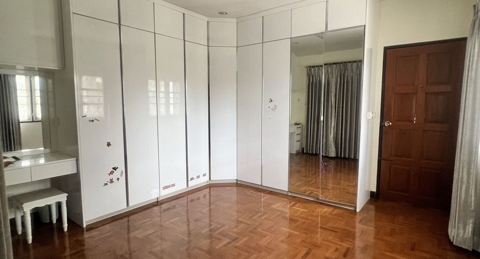 For sale and for rent 5 bedrooms house in Mueang Chiang Mai, Chiang Mai