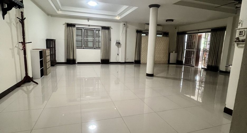 For sale and for rent 5 bedrooms house in Mueang Chiang Mai, Chiang Mai