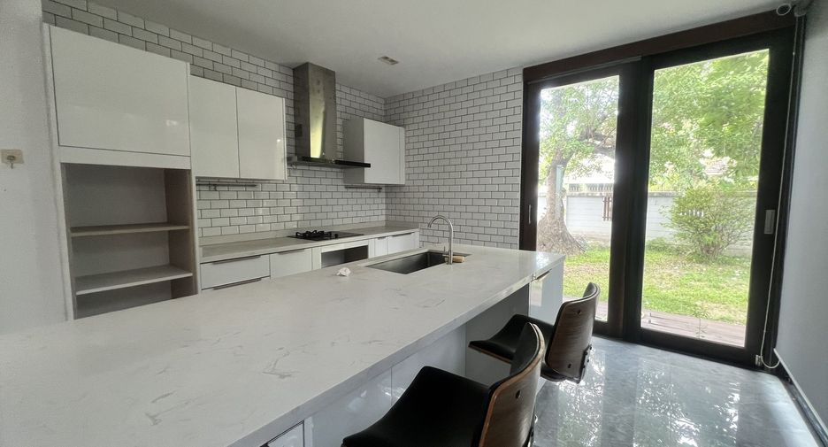 For sale and for rent 5 bedrooms house in Mueang Chiang Mai, Chiang Mai