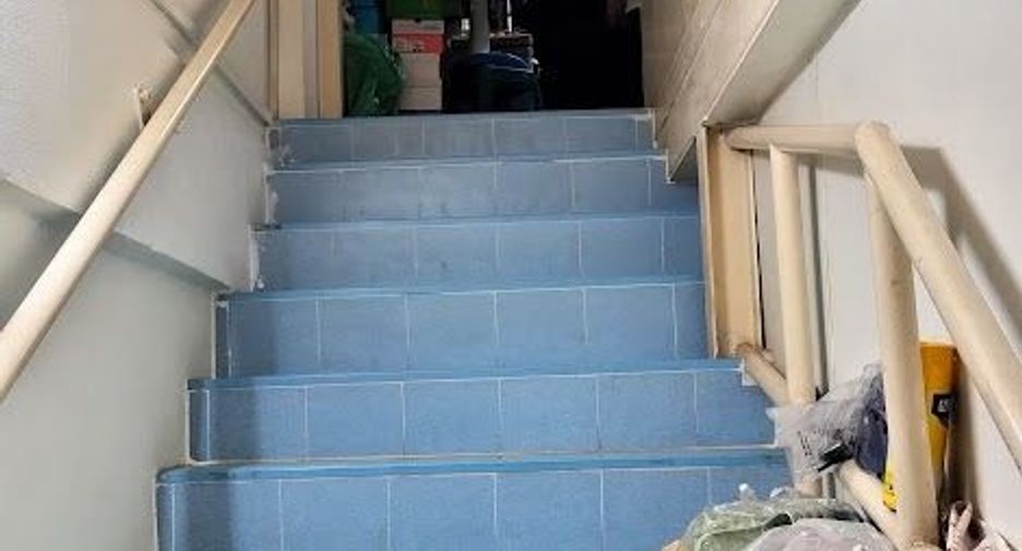 For sale 5 bedrooms townhouse in Thung Khru, Bangkok