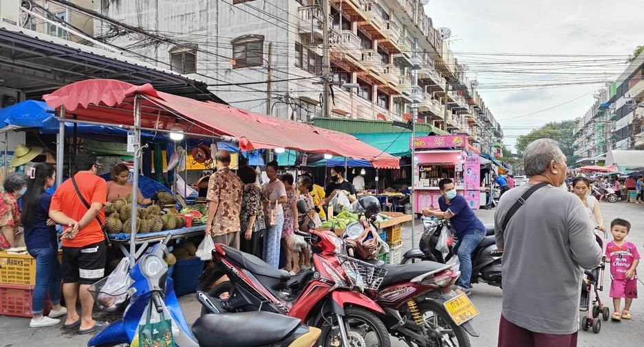 For sale 5 bedrooms townhouse in Thung Khru, Bangkok