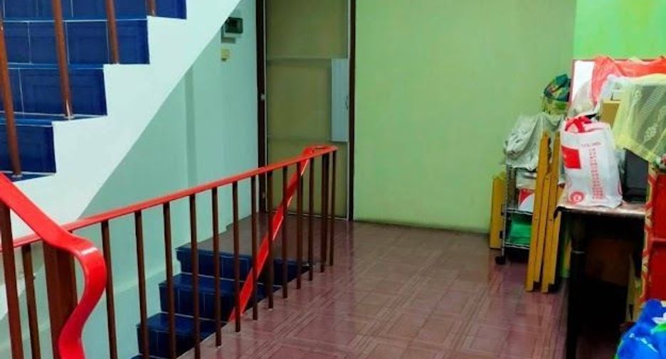 For sale 5 bedrooms townhouse in Thung Khru, Bangkok
