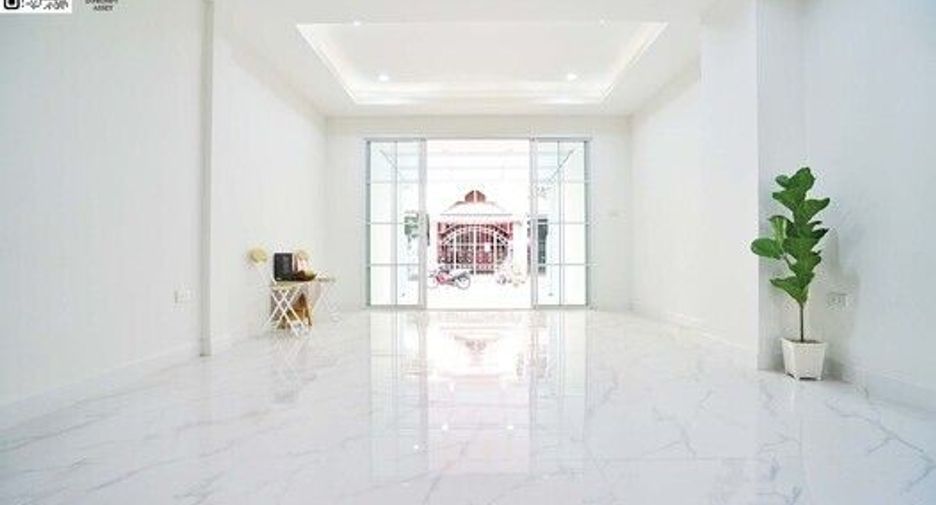 For sale 4 bedrooms townhouse in Nong Khaem, Bangkok