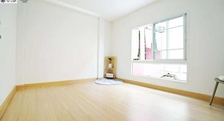 For sale 4 bedrooms townhouse in Nong Khaem, Bangkok