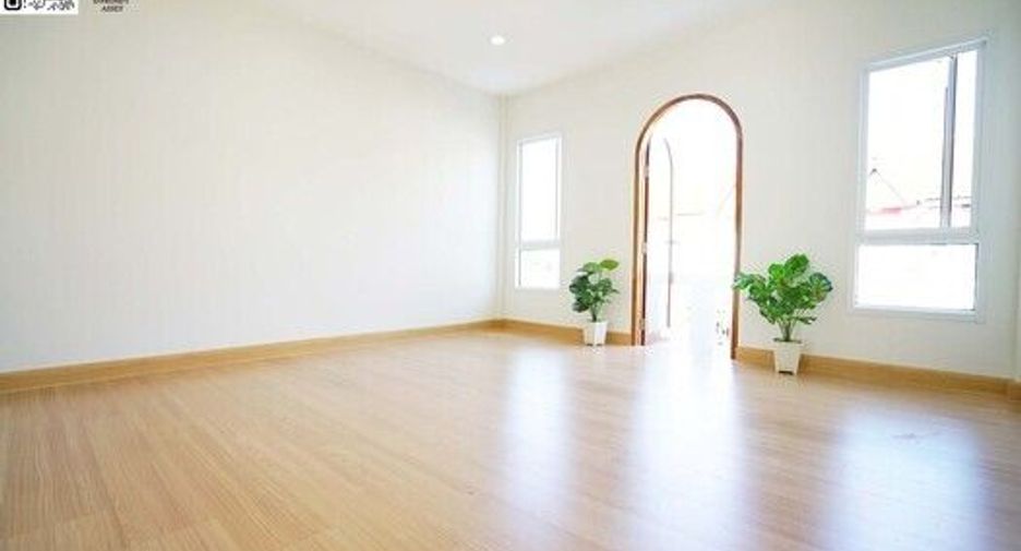 For sale 4 bedrooms townhouse in Nong Khaem, Bangkok