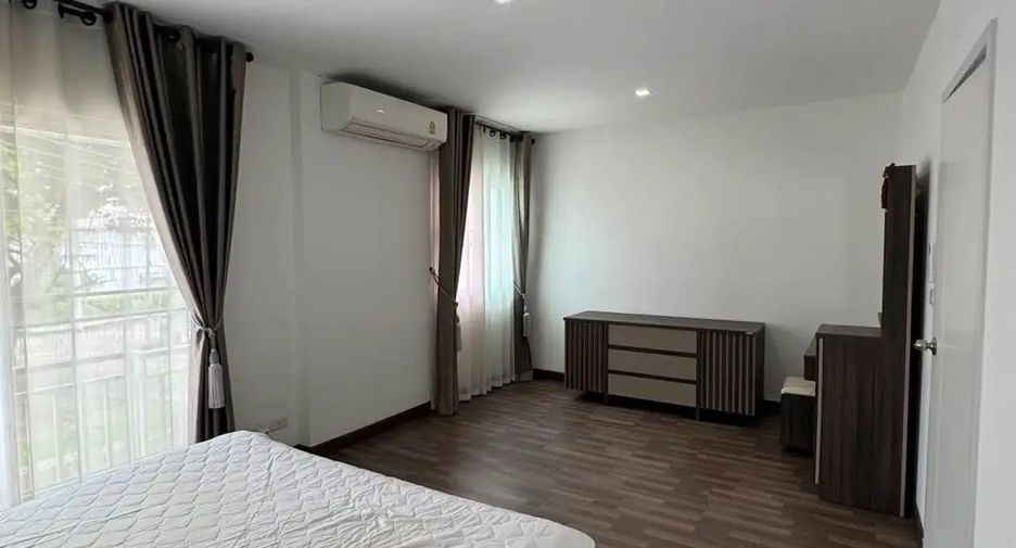 For rent 2 bedrooms townhouse in Mueang Chiang Mai, Chiang Mai