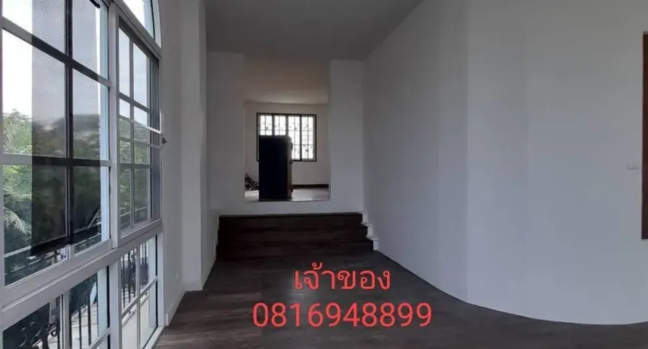 For sale 3 bedrooms townhouse in Bang Kapi, Bangkok