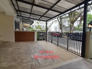 For sale 3 bedrooms townhouse in Bang Kapi, Bangkok