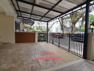 Casa adosada en venta de 3 habitaciones en Bang Kapi, Bangkok