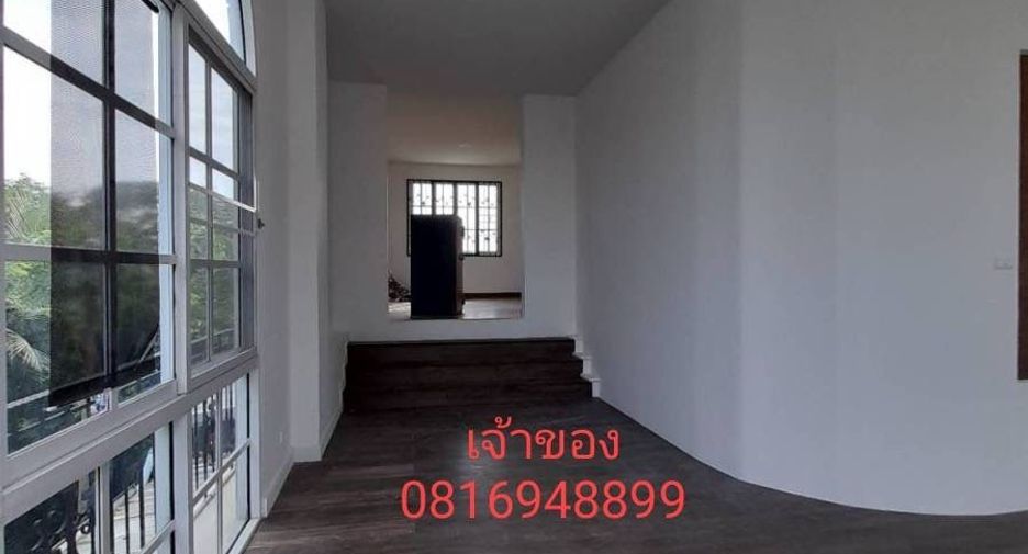 For sale 3 bedrooms townhouse in Bang Kapi, Bangkok