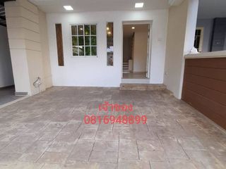 For sale 3 bedrooms townhouse in Bang Kapi, Bangkok