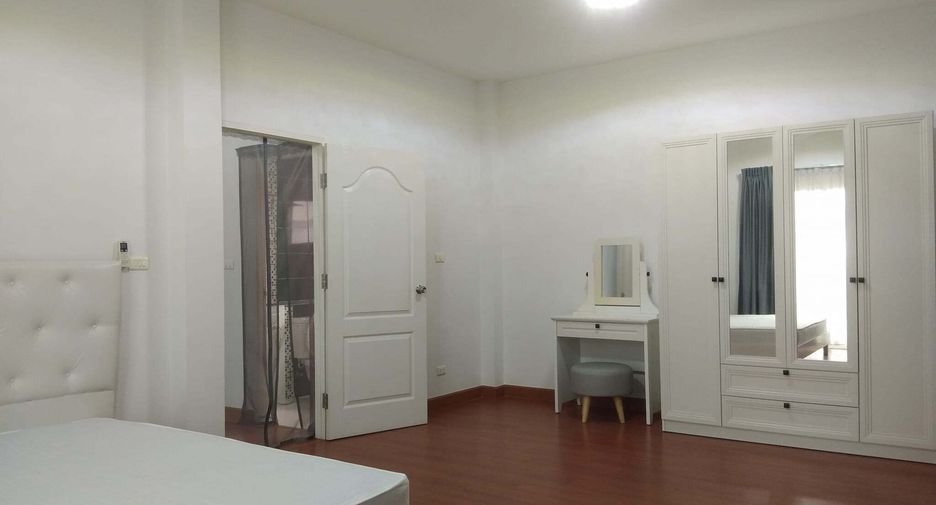 For rent 3 bedrooms house in Si Racha, Chonburi